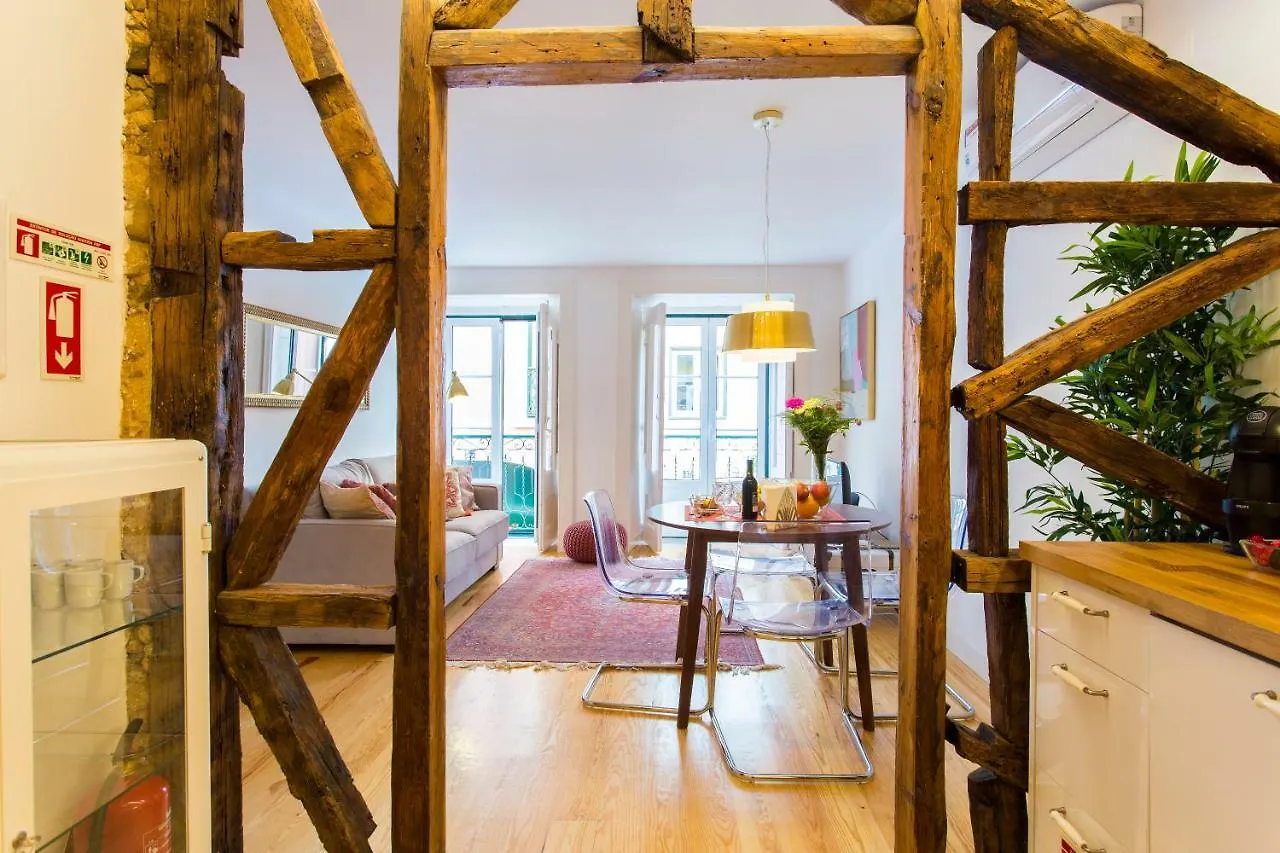 Brand New Bairro Alto Old Style Apartment Lissabon