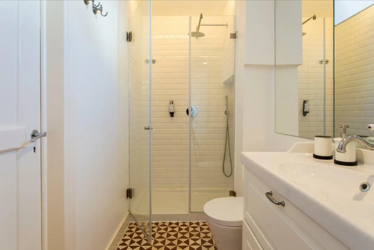 Brand New Bairro Alto Old Style Apartment Lissabon Portugal